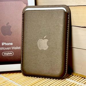 Fine Woven MagSafe Wallet for Apple iPhone - Brown (x2 Wide)